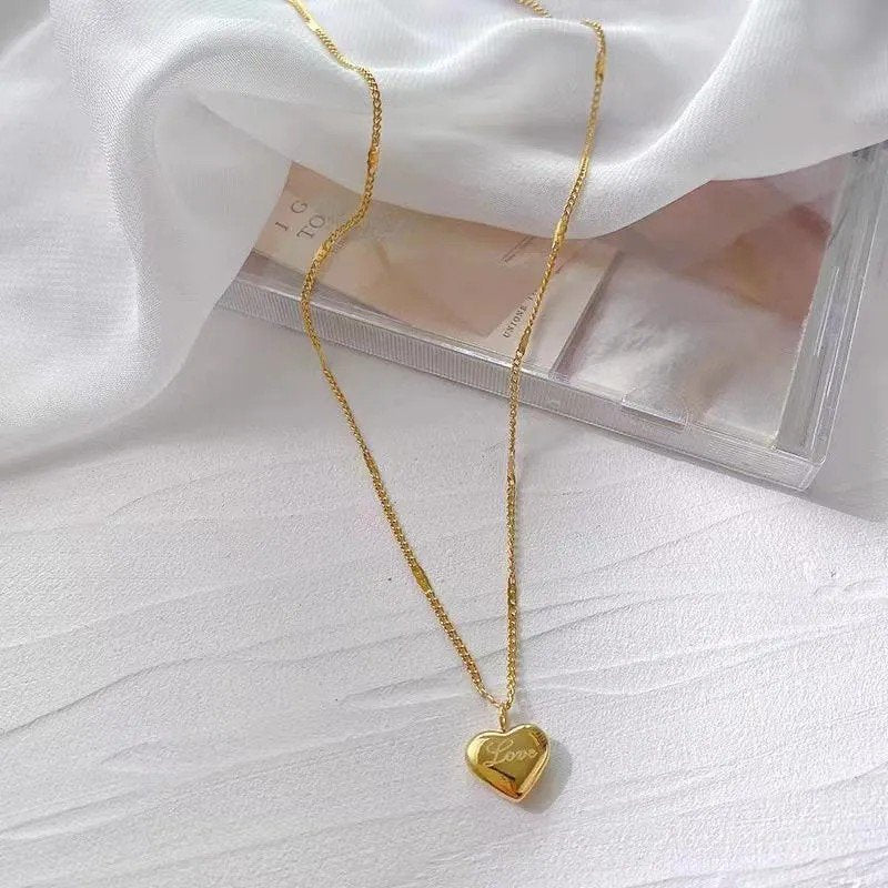Gold Plated Stainless Steel Anti Tarnish Heart Themed Pendant Necklace