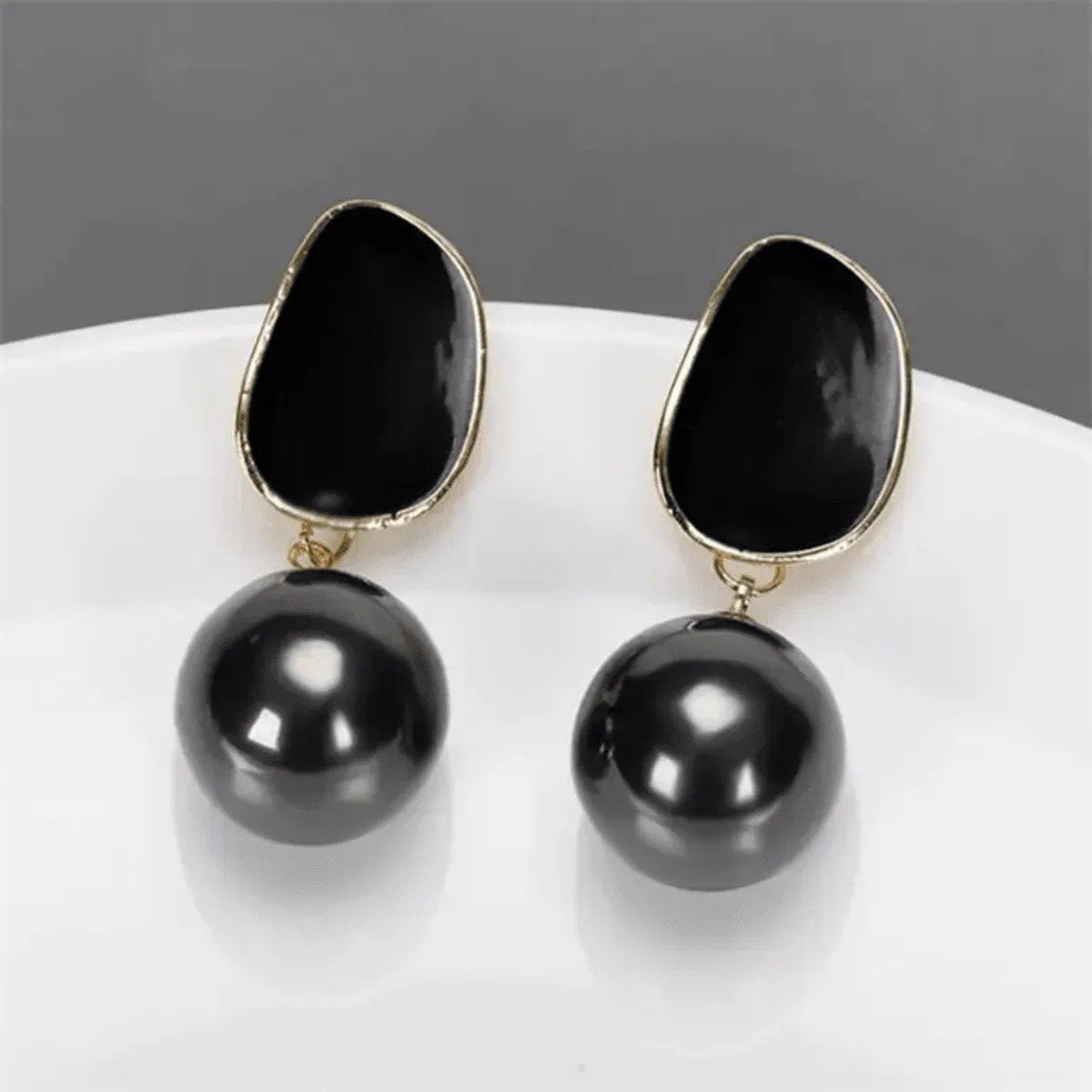 Black Oval Pearl Drop Earrings for women