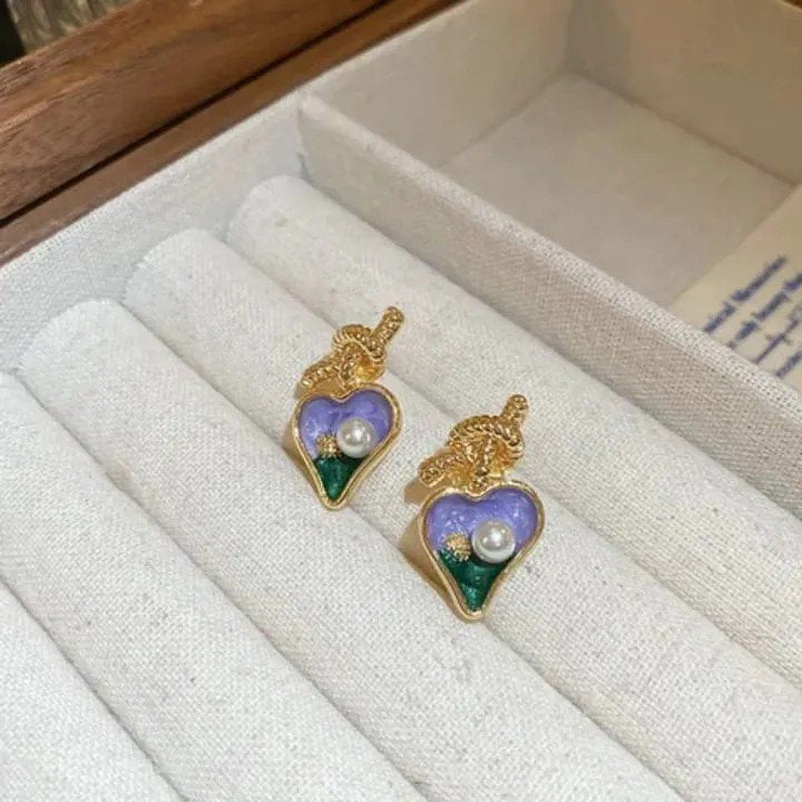 White Pearl Inlay Flower Gold Stud Earrings | AUREX Korean-Inspired Earrings PSE-M1084 PSE-M1084_01.jpeg
