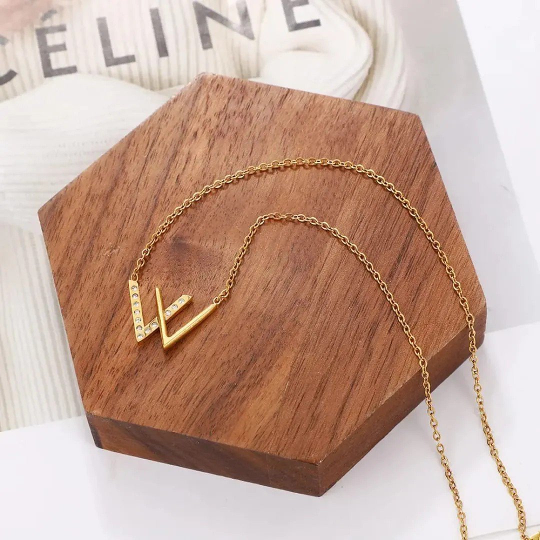 Letter W Party Diamond Pendant Necklace - view 3